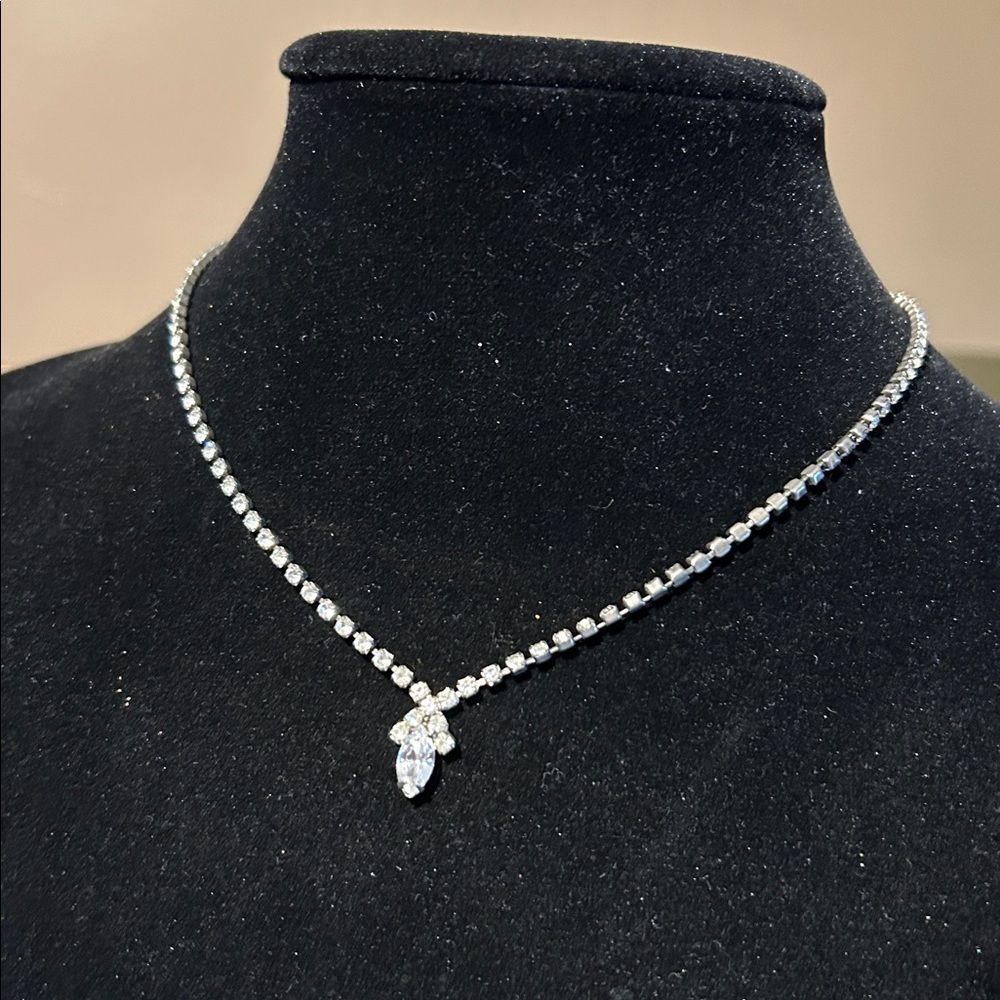 Elegant Silver Tone Rhinestone Necklace